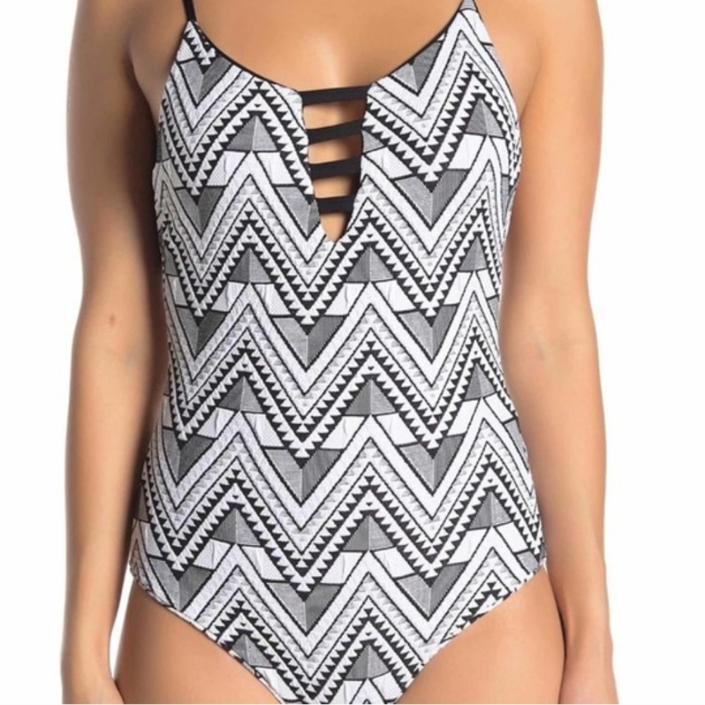 MAAJI Reversible Colorblock Chevron Swimsuit Size Small NWOT